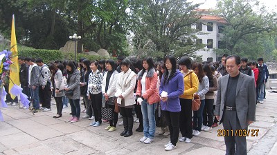 祭革命先烈英魂 当创先争优表率